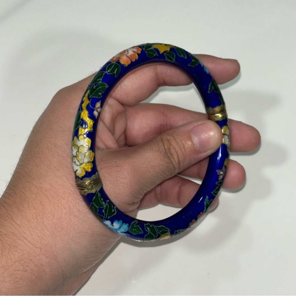 Vintage 50s - 70s medium colorful floral dark blue cloisonne enamel ?? bangle